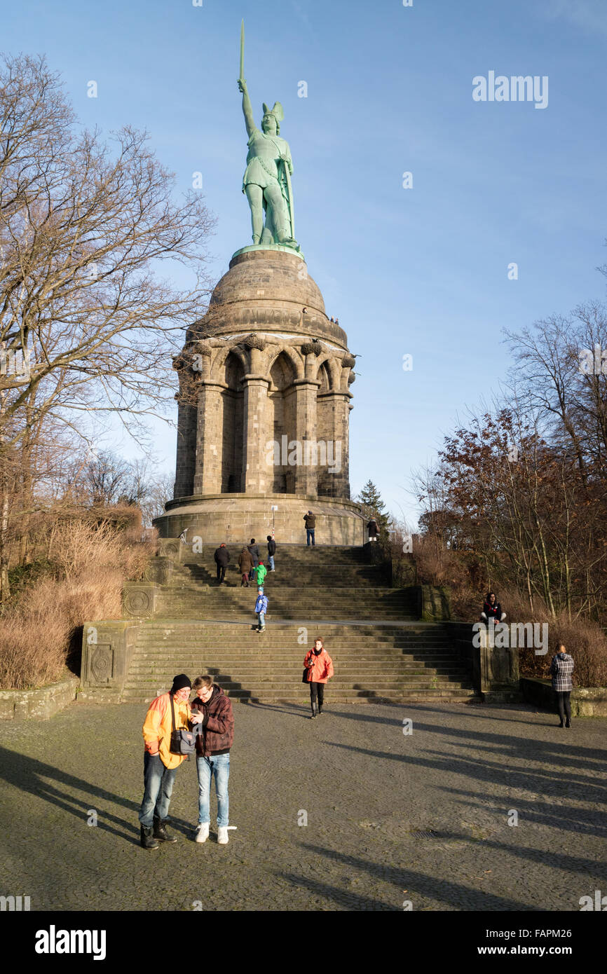 Monumento Hermannsdenkmal nei pressi di Detmold, in Germania che celebra la vittoria di Arminius (Hermann) oltre i romani in 9 ANNUNCIO Foto Stock