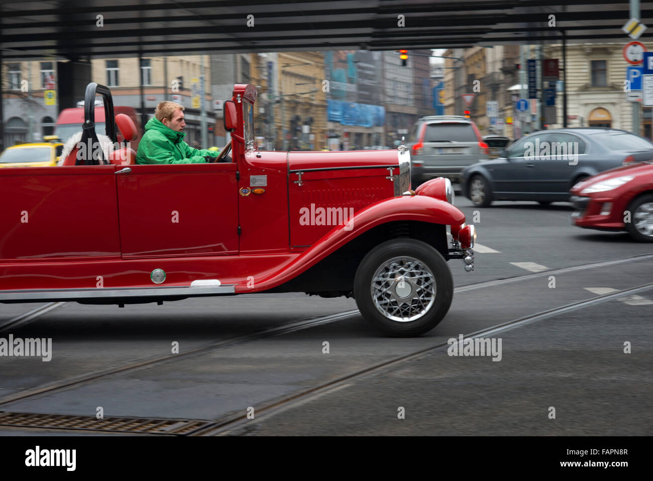 Classic Taxi per vedere la città di Praga. Per esplorare la città e lo rende il più originale, da una nuova prospettiva. La Rotta Foto Stock