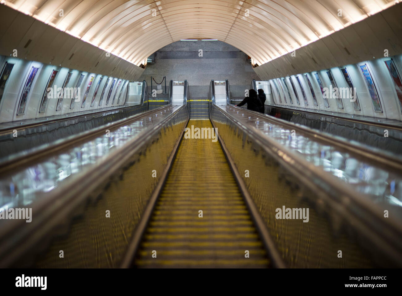 Uno dei Praga gallerie della metropolitana . La metropolitana di Praga (insieme con i tram e gli autobus ) è il più utilizzato i mezzi di trasporto a Praga Foto Stock