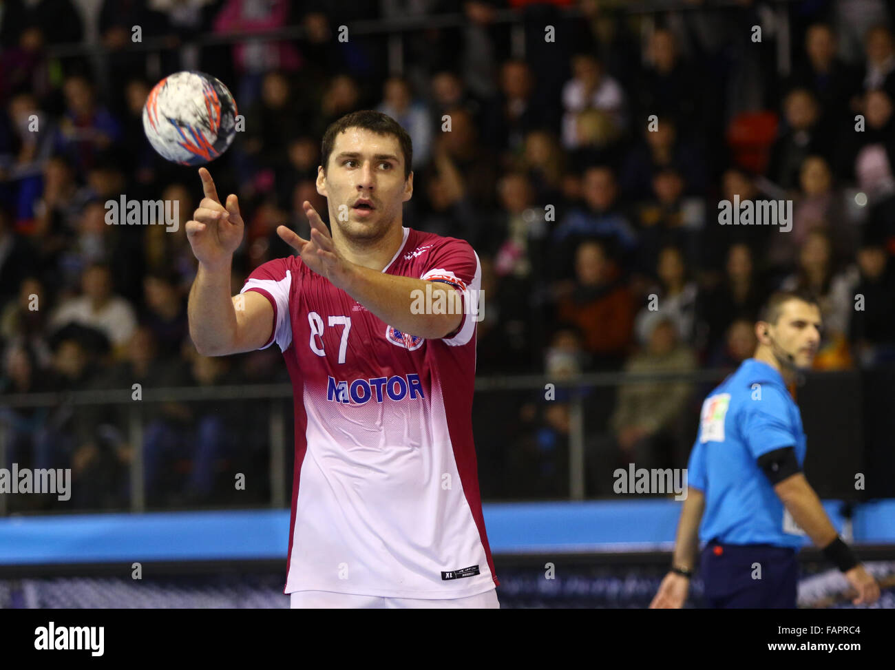 Kiev, Ucraina - 28 novembre 2015: Barys Pukhouski del motore in azione durante a VELUX EHF Champions League 2015/16 gioco pallamano ag Foto Stock