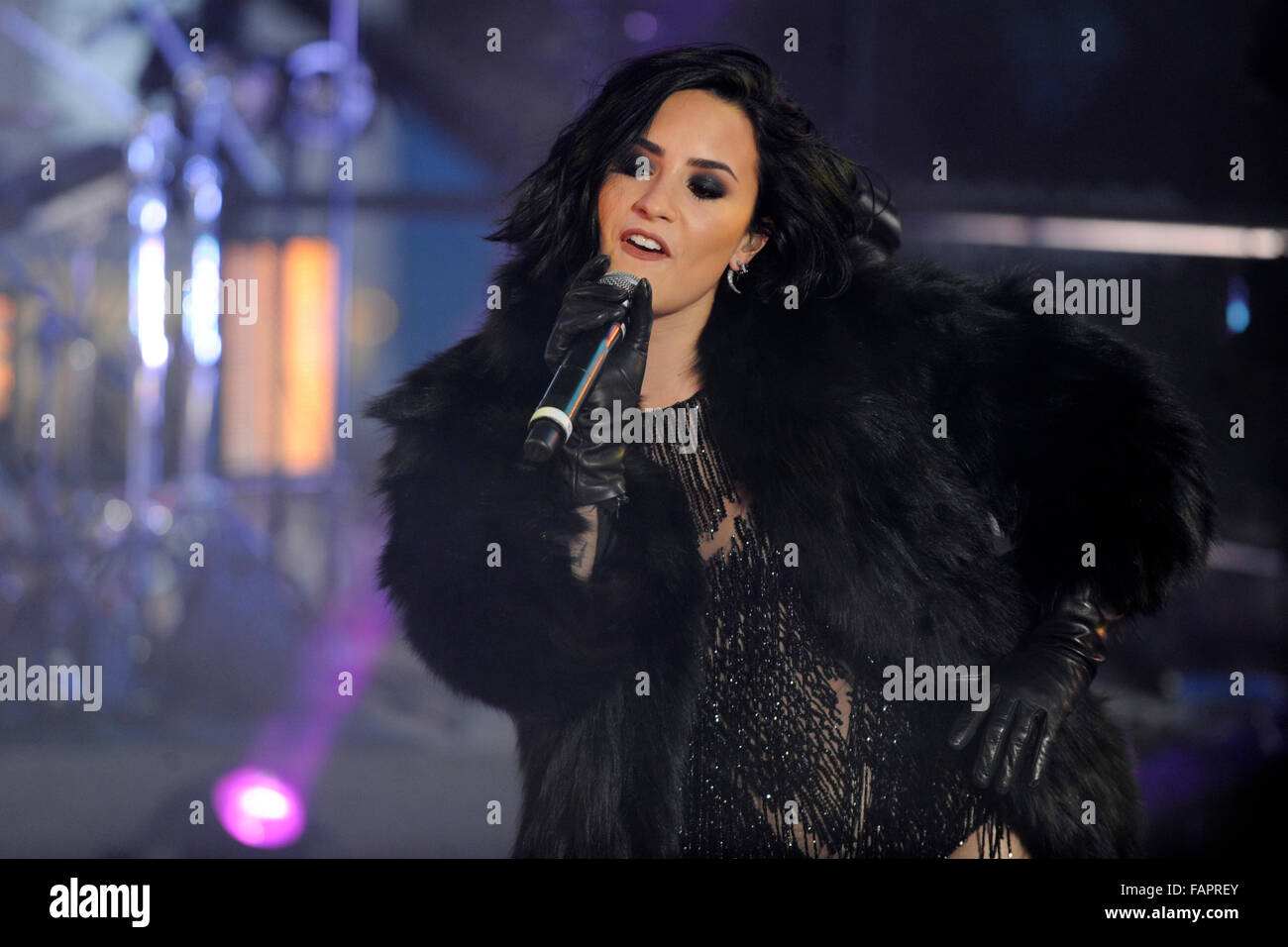 Demi lovato performs live in immagini e fotografie stock ad alta  risoluzione - Alamy