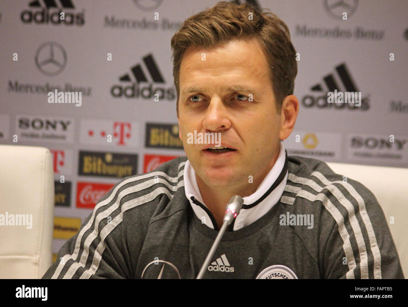 Squadra nazionale di calcio tedesca manager Oliver Bierhoff partecipa a una conferenza stampa Foto Stock