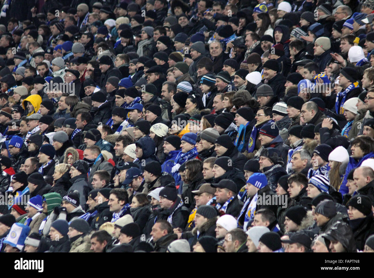 Kiev, Ucraina - 10 Marzo: FC Dynamo Kyiv sostenitori del team guarda la UEFA Europa League contro FC Manchester City il 1 marzo Foto Stock