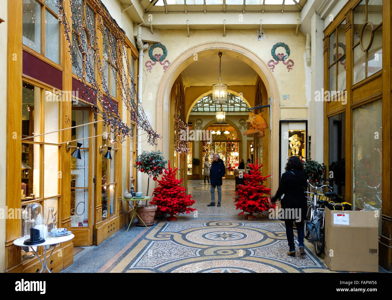 Passaggio coperto Galerie Vivienne durante il tempo di Natale, vicino al Palais Royal, galleria, Parigi, Francia. Foto Stock