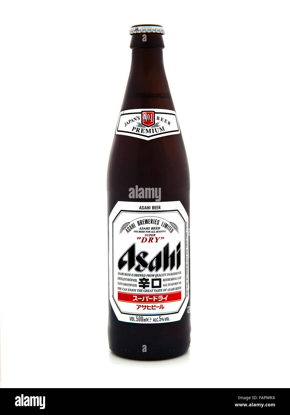 Bottiglia di Asahi Super Dry birra su uno sfondo bianco Foto Stock