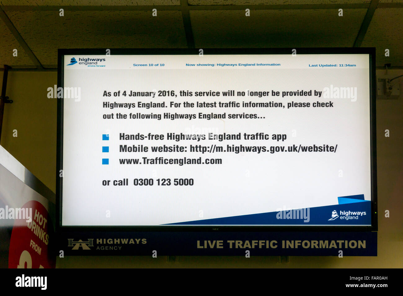 Medway Servizi, autostrada M2, Inghilterra. 3 gennaio 2016. Autostrade Inghilterra aggiornamenti in tempo reale sul traffico su schermi nelle stazioni di servizio autostradali in tutta l'Inghilterra. Essi vengono utilizzati per avvisare i viaggiatori per eventuali ritardi o problemi sul sistema stradale. I driver sono consiglia di controllare le informazioni sul traffico tramite vivavoce per telefono mobile app, un sito web mobile o il traffico Inghilterra websiite. Credito: UrbanImages/Alamy Live News Foto Stock