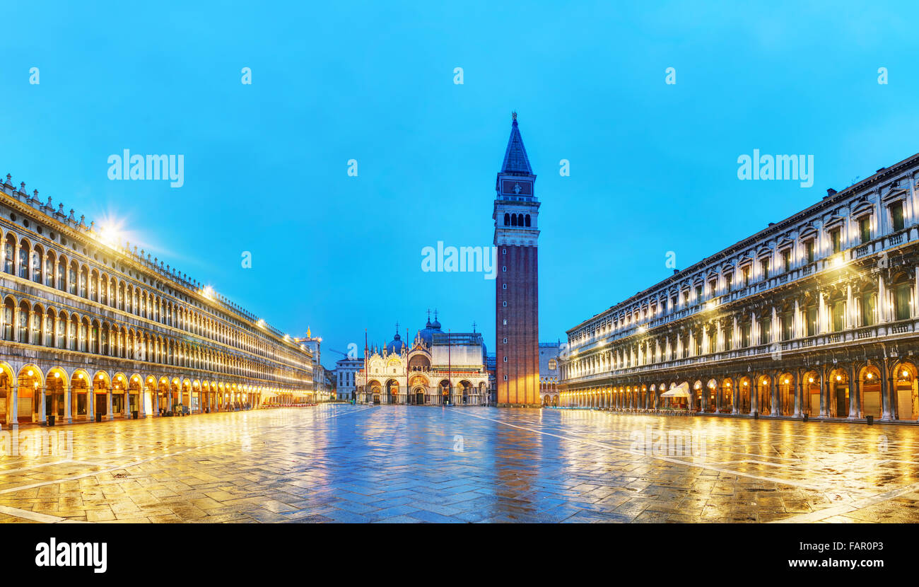 Vista panoramica della piazza San Marco a Venezia, Italia al mattino presto Foto Stock