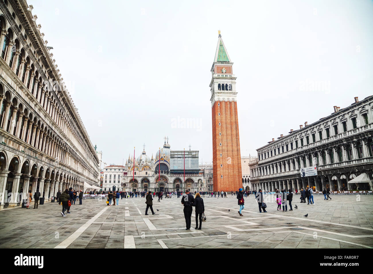 Venezia - novembre 20: Piazza San Marco con i turisti in novembre 20, 2015 a Venezia, Italia. Foto Stock