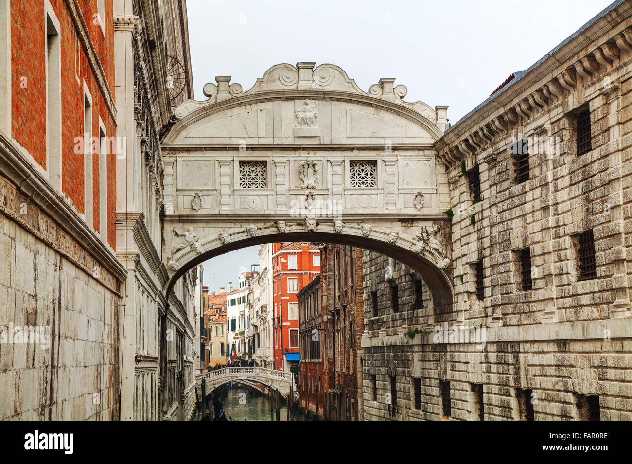 Ponte dei Sospiri a Venezia, Italia su un nuvoloso giorno Foto Stock