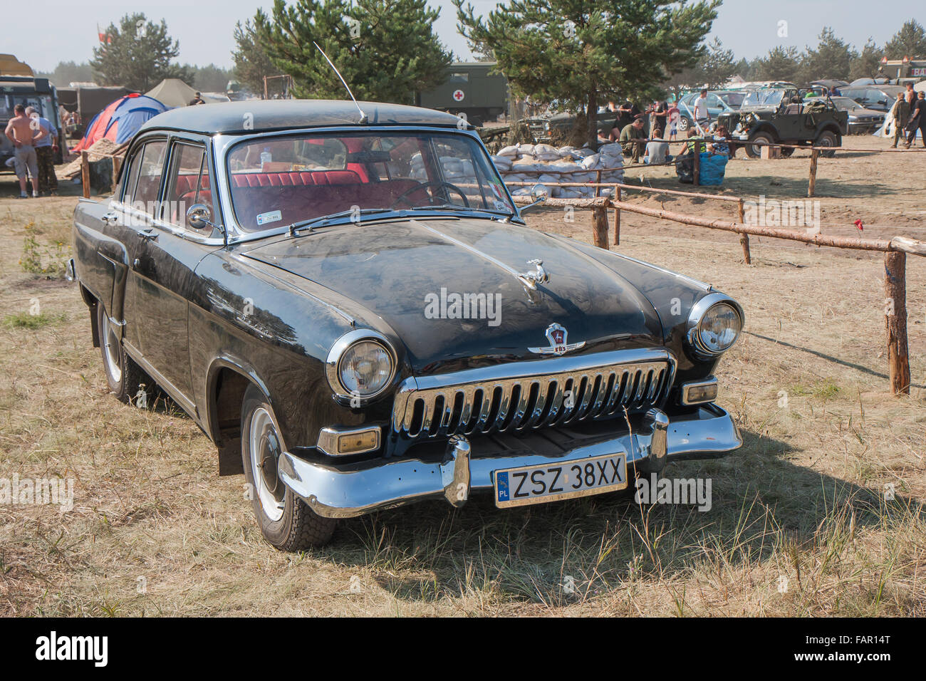 Borne Sulinowo, Polonia - Agosto 23, 2015: la storica vettura sovietica, un nero Volga Foto Stock