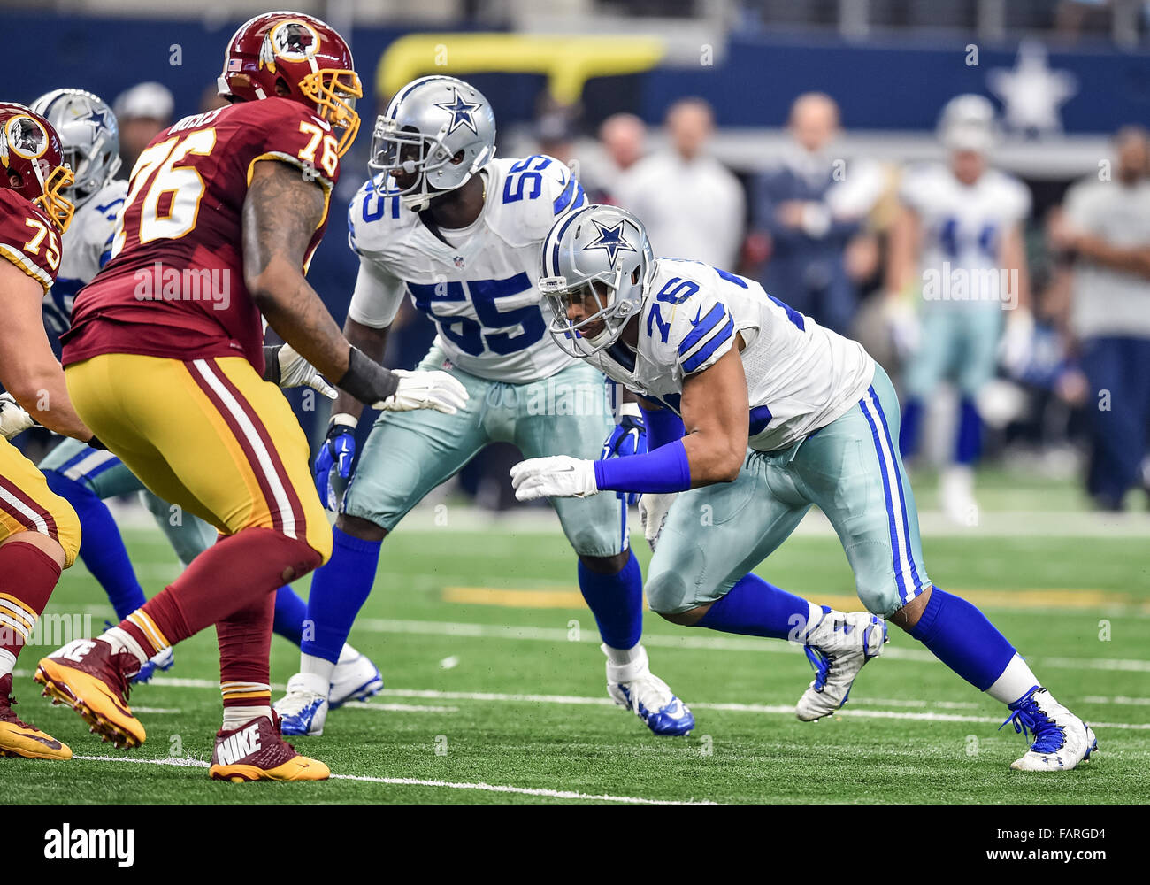 3 gennaio 2016:.Dallas Cowboys difensivo fine Greg Hardy (76) precipita la linea come Washington Redskins affrontare Morgan Mosè (76) blocchi durante un'NFL partita di calcio tra Washington Redskins e Dallas Cowboys di AT&T Stadium di Arlington, Texas. Manny Flores/CSM Foto Stock