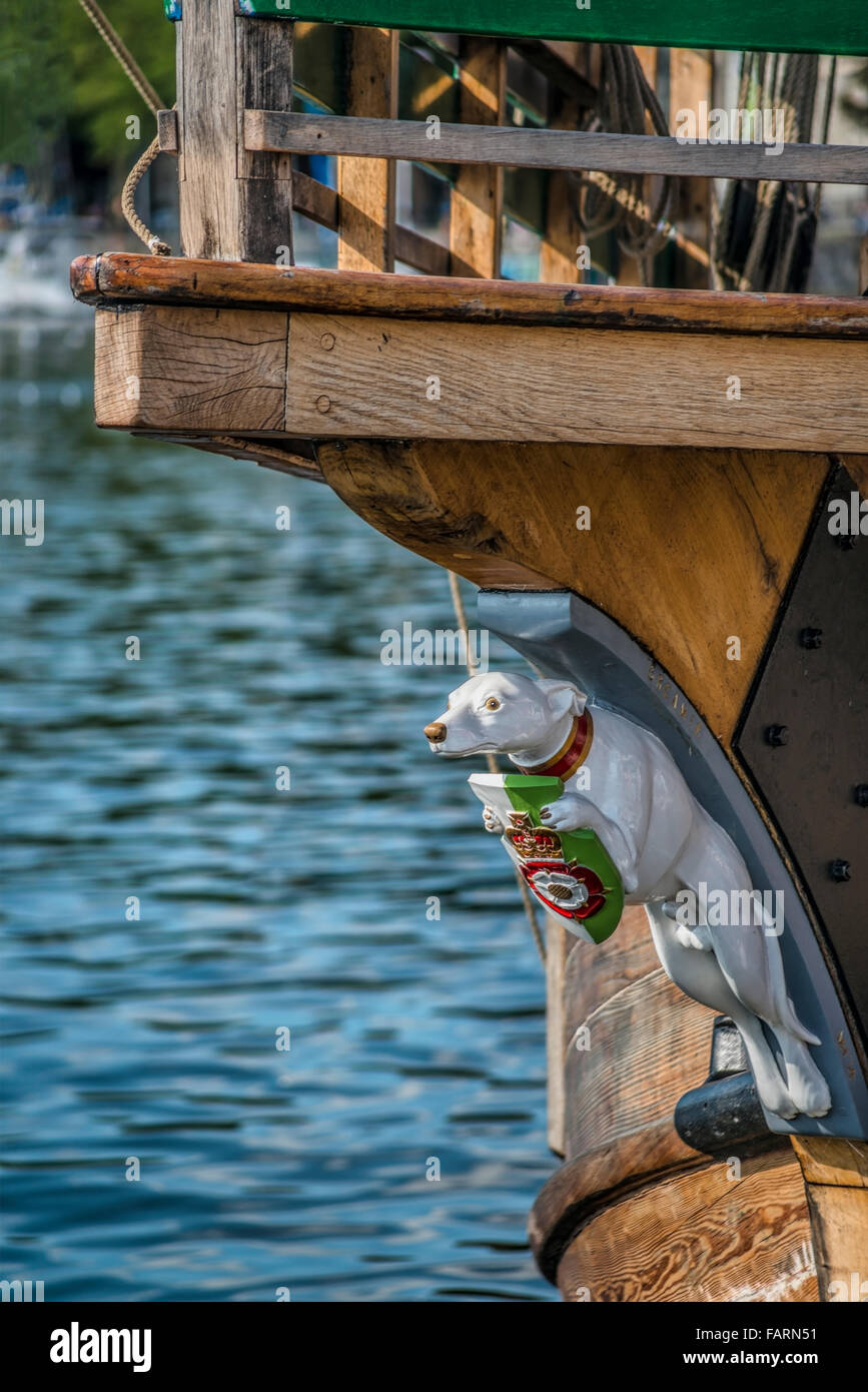 Greyhound Figurehead della nave replica Matthew, Bristol Harbour, Inghilterra Foto Stock
