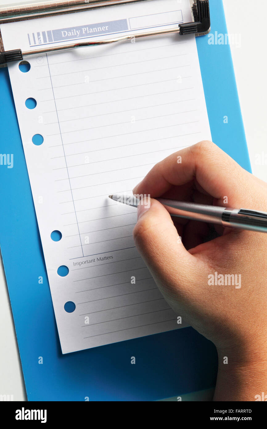 Vuoto planner giornaliero nota con una penna su un Clip board. Foto Stock
