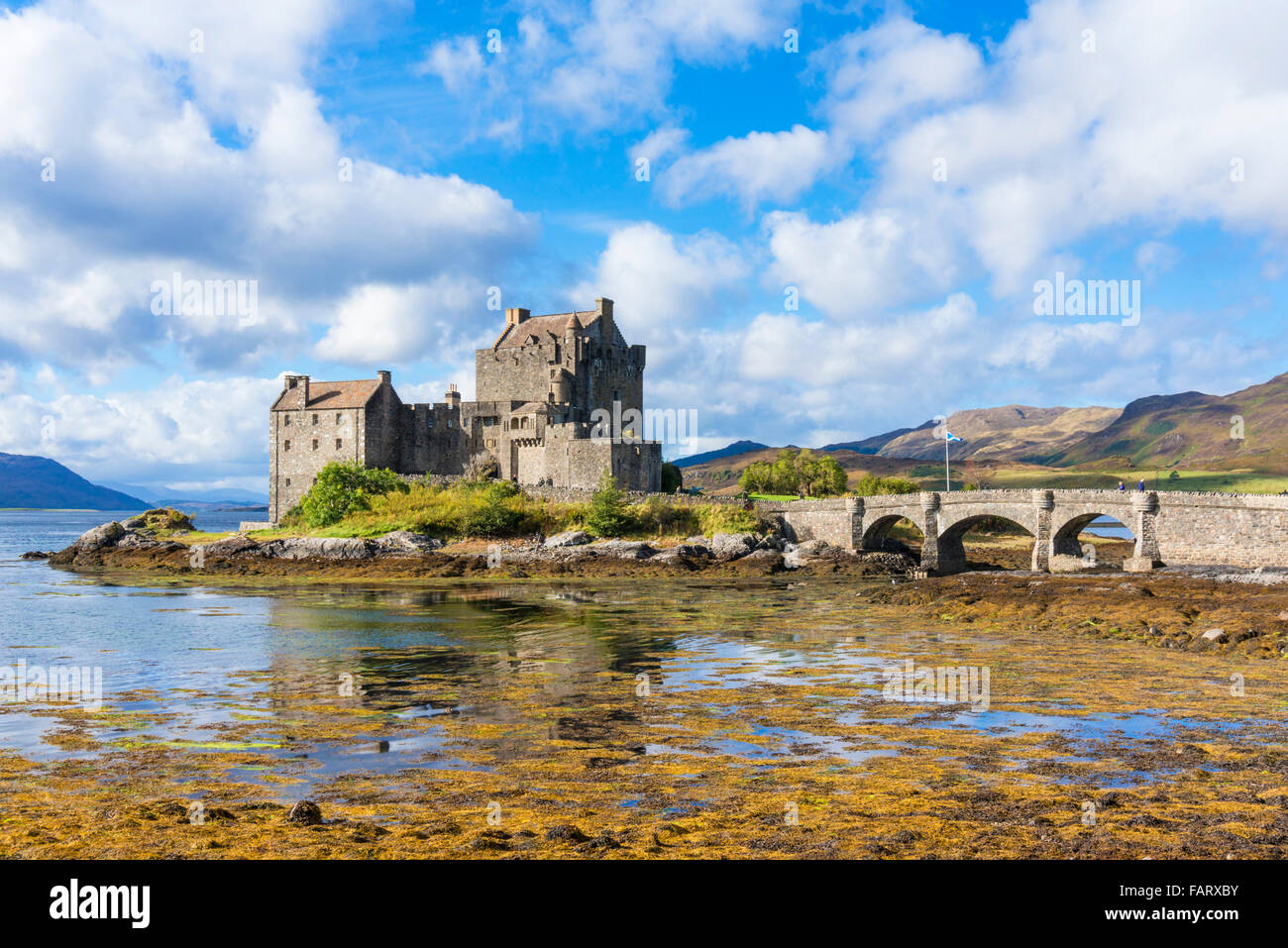 Eilean Donan Castle sulle rive di Loch Duich Ross and Cromarty Highlands occidentali della Scozia UK GB EU Europe Foto Stock