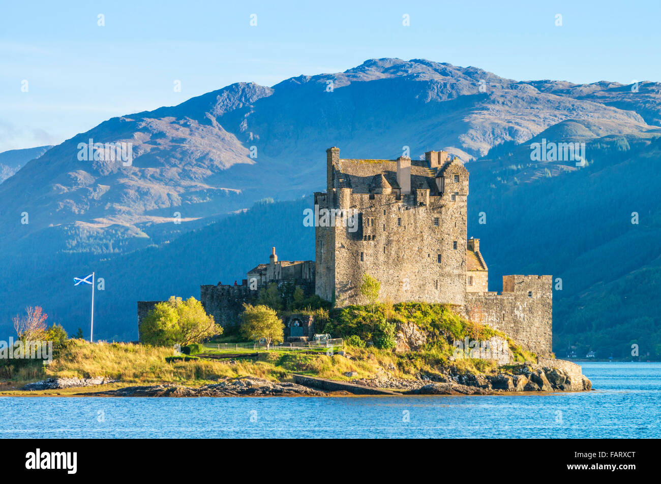 Eilean Donan Castle sulle rive di Loch Duich Ross and Cromarty Highlands occidentali della Scozia UK GB EU Europe Foto Stock
