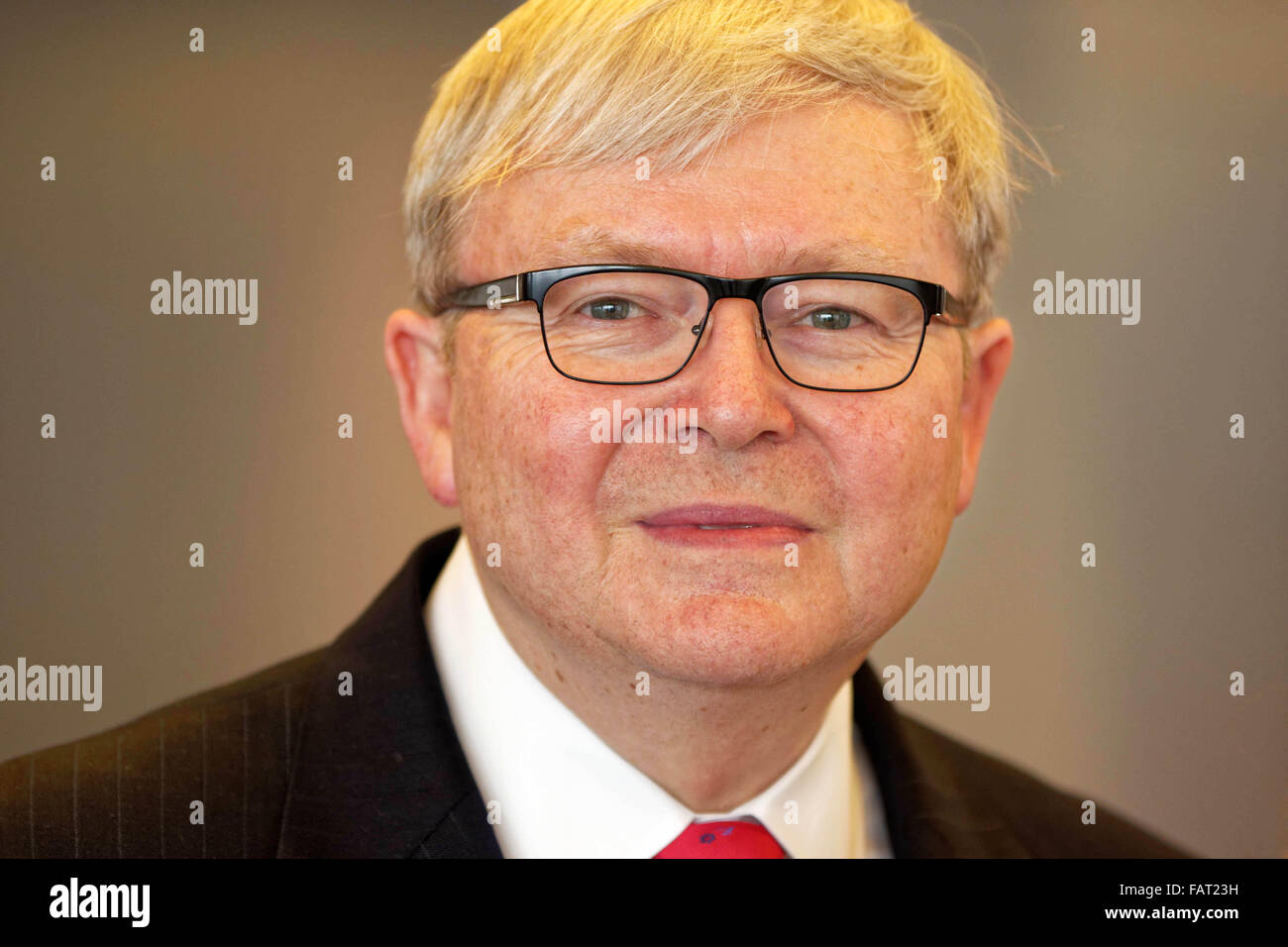 Ex primo ministro australiano Kevin Rudd offre il discorso per le relazioni annuali di primavera a lezione Foto Stock