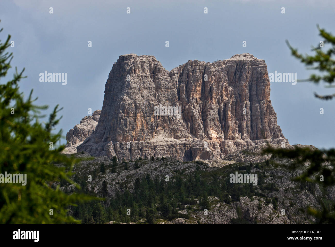 Monte Averau come si vede dal Passo Falzarego, vicino a Cortina d'Ampezzo, Italia Foto Stock