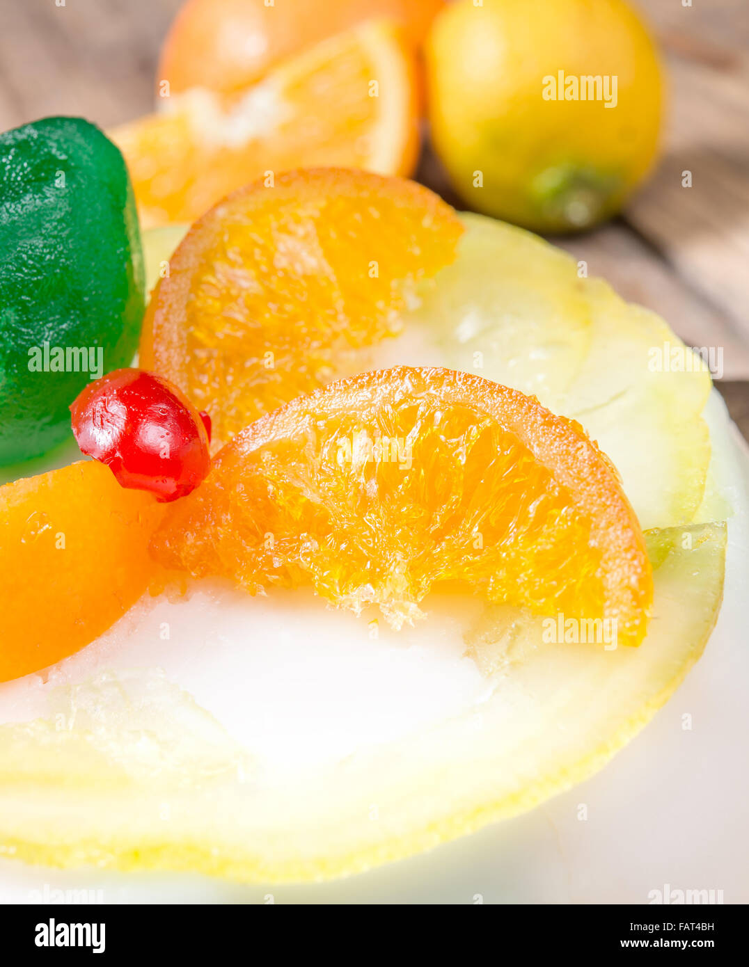 Tipica torta cassata siciliana con ricotta e frutta candita Foto Stock