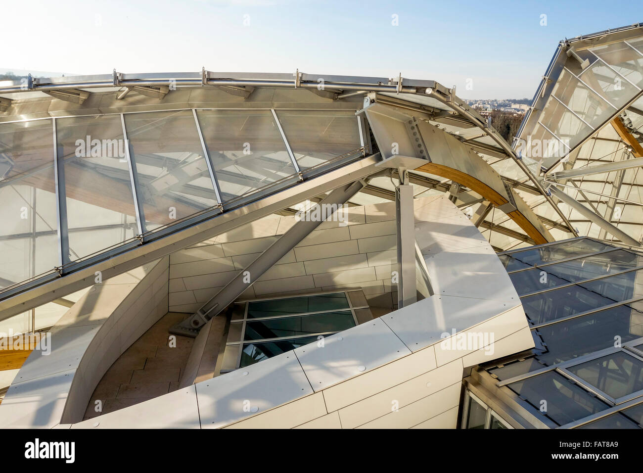 Louis Vuitton Foundation, dall'architetto Frank Gehry, museo d'arte e un centro culturale a Bois de Boulogne, Parigi, Francia. Foto Stock
