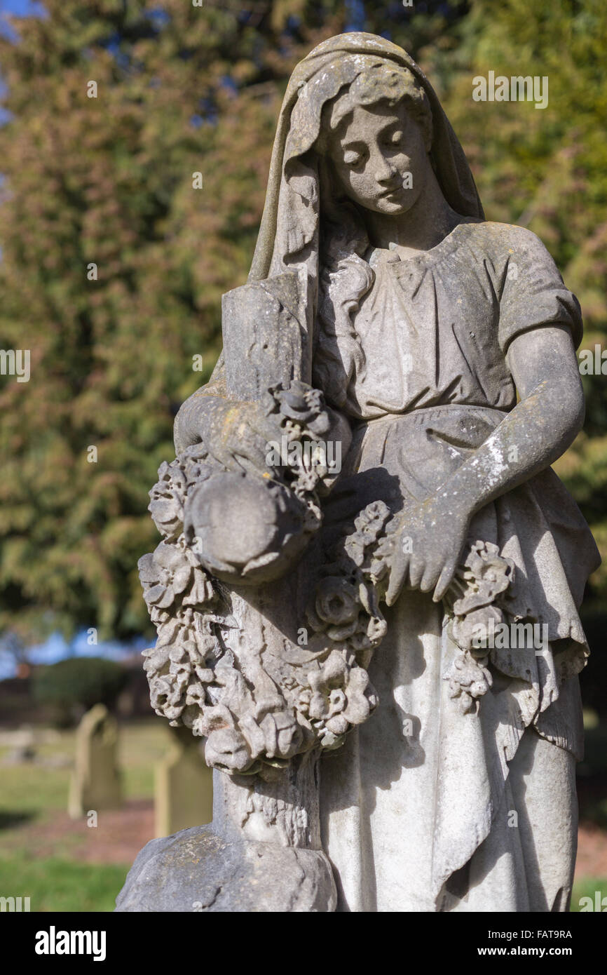 Una statua di una donna triste Foto Stock