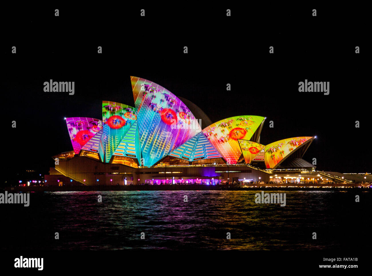 Illuminazione di vele di Sydney Opera House durante il vivido 2014 dalla proiezione del team ART 59 Productions, Sydney, Nuovo Sud W Foto Stock