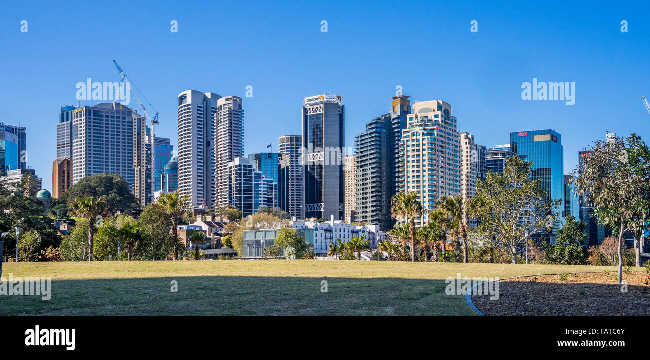 Australia, Nuovo Galles del Sud, Sydney, mugnai, il punto di vista della città nord skyline dal molo di Barangaroo riserva Foto Stock