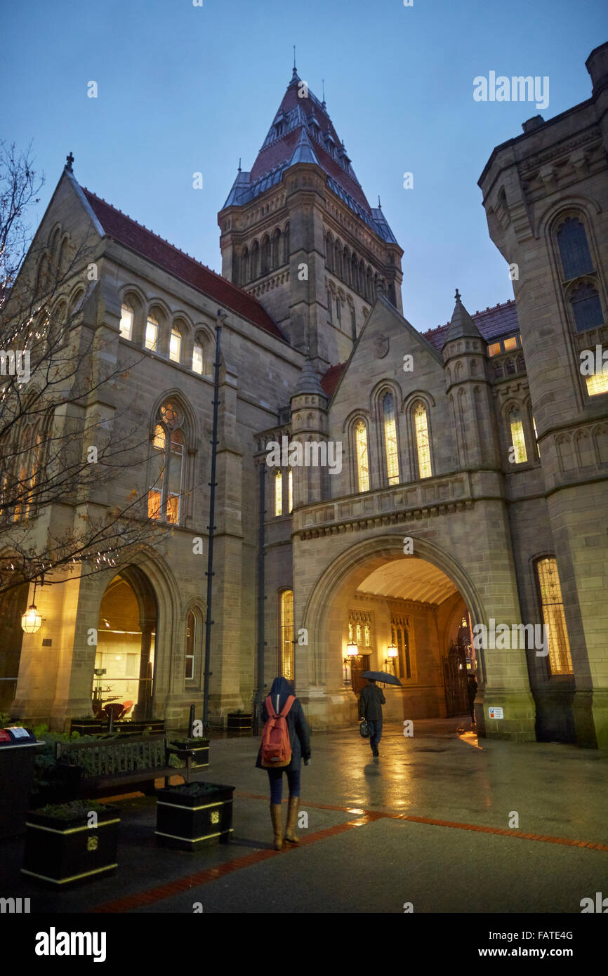 Università di Manchester esterno il quadrangolo vecchio presso l Università di Manchester del campus principale sulla strada di Oxford.tradizionale Foto Stock