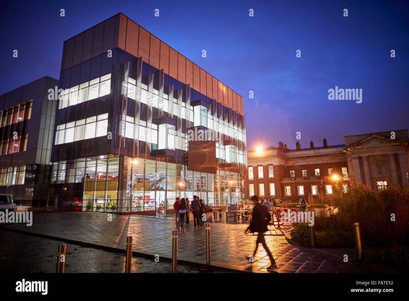 Alan Gilbert Learning Commons library Università di Manchester esterno stato dell'arte studio e learning center in hea Foto Stock