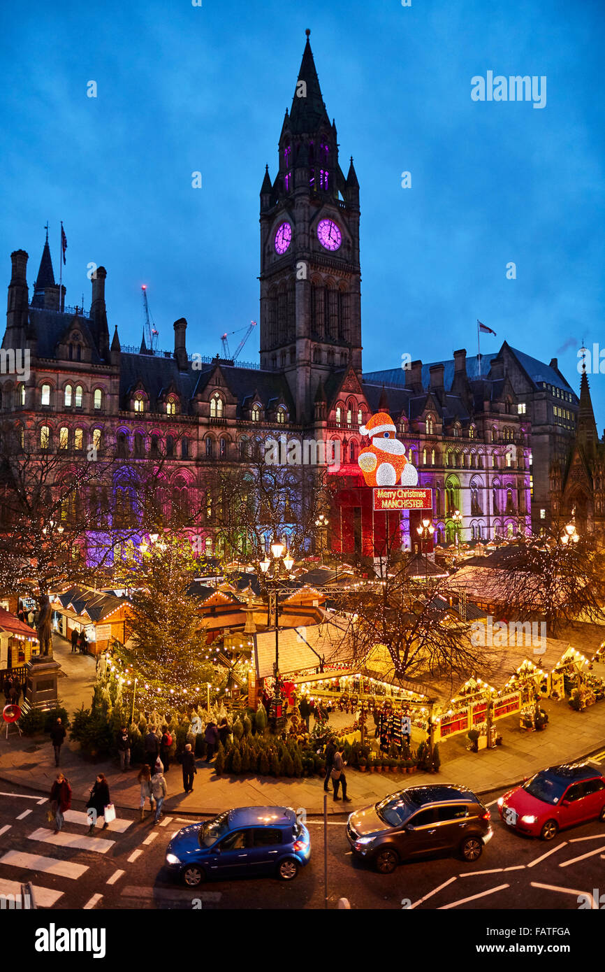 Il centro città di Manchester in stile Tedesco Mercatini di Natale 2015 in Piazza Albert mercato fornitore bazaar trader di commercianti indipendenti di sh Foto Stock