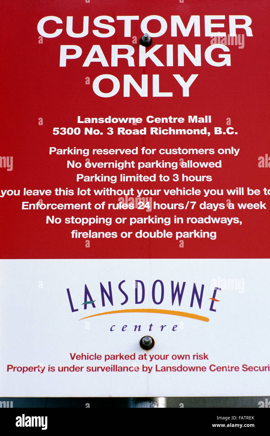 Clienti parcheggio solo segno a Shopping Mall, parcheggio riservato ai clienti, nessun parcheggio notturno ammessi, norme e regolamenti Foto Stock