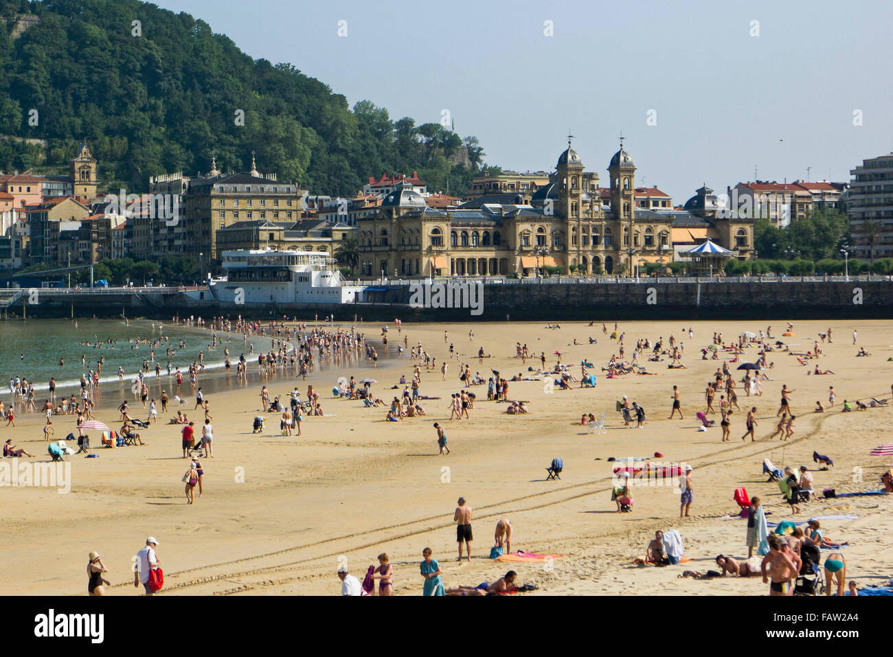 Spiaggia urbana di Playa de la Concha, San Sebastián, Gipuzkoa, Paesi Baschi Foto Stock