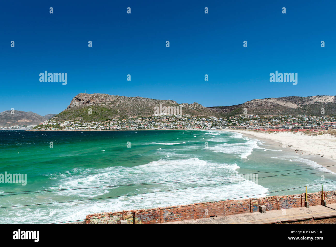 Fish Hoek Beach sulla costa dell'Oceano Indiano a Cape Town, Sud Africa. Foto Stock