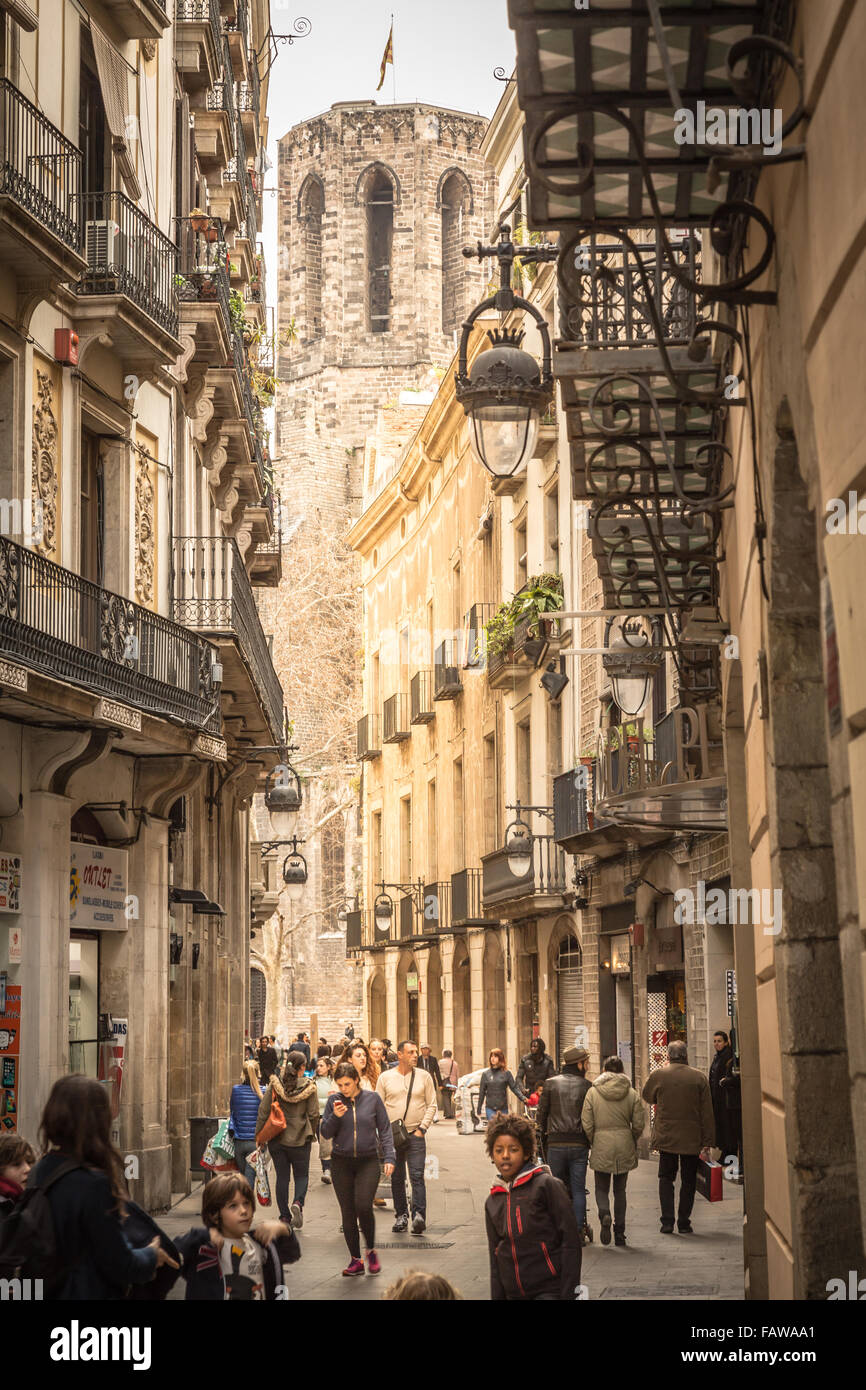 La vecchia strada di scena nel quartiere Gotico di Barcellona e della Catalogna, Spagna, Europa. Foto Stock