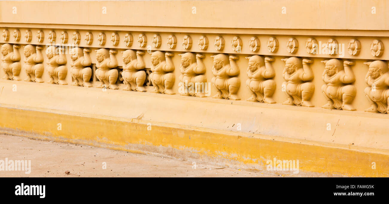 Le pareti del corridoio del tempio in Thailandia Foto Stock