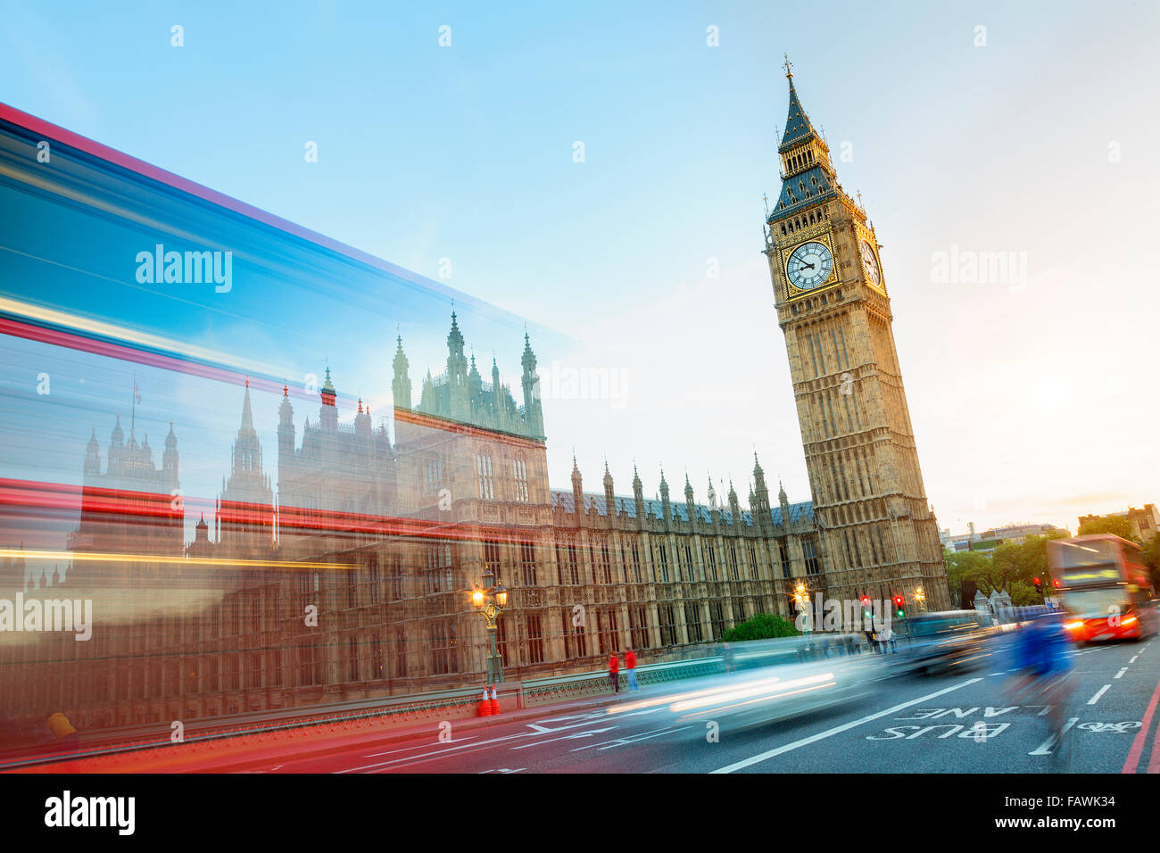 Londra, il traffico sul Westminster Bridge Foto Stock