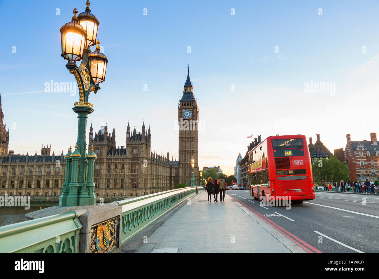 Londra, il traffico sul Westminster Bridge Foto Stock