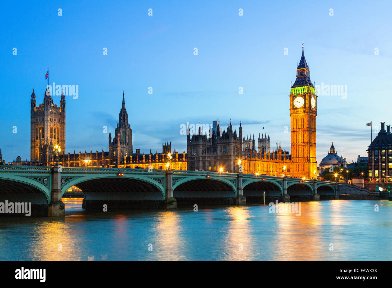 Londra, vista sul Parlamento case durante la notte Foto Stock