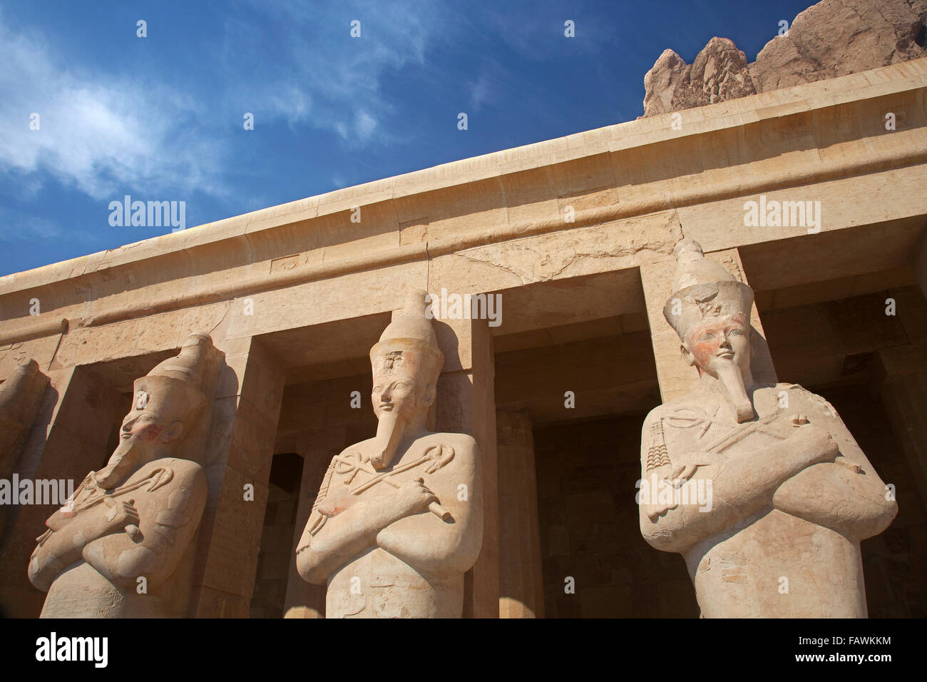 Osirian statue al tempio mortuario della Regina Hatshepsut / Djeser-Djeseru, Deir el-Bahari vicino alla Valle dei Re, Luxor, Egitto Foto Stock