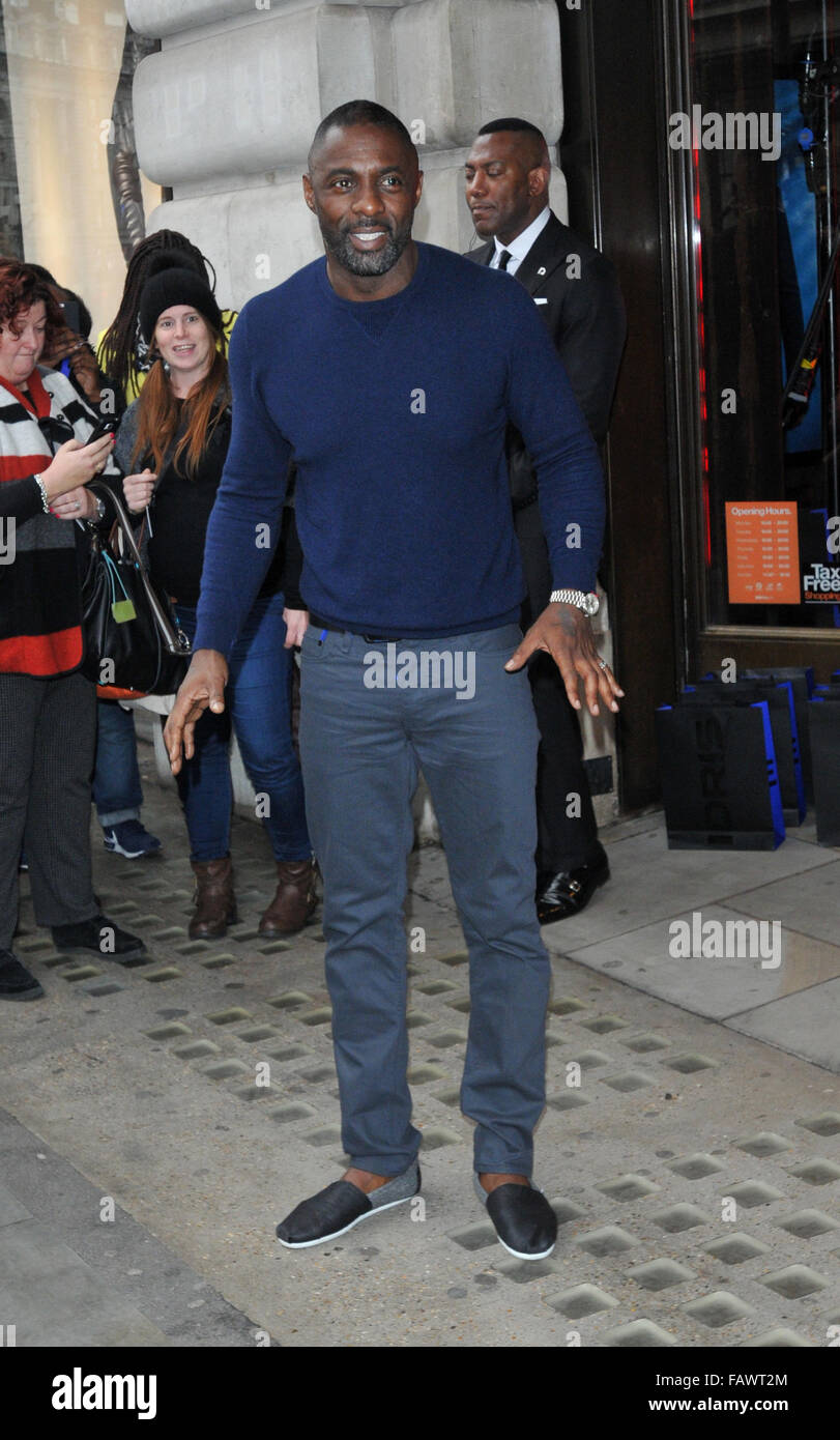 Idris Elba assiste un photocall per lanciare il Superdry AW15 Premium Menswear Collection a Superdry Showroom internazionali dotate di: Idris Elba dove: Londra, Regno Unito quando: 26 Nov 2015 Foto Stock