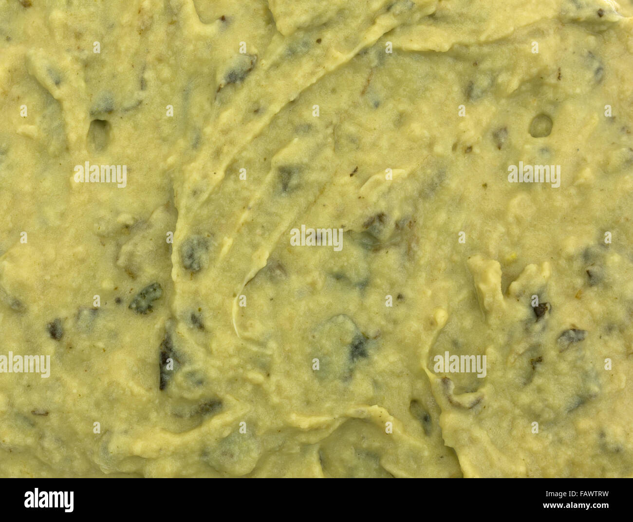 Vista ravvicinata di freschi confezionati hommus spinaci. Foto Stock