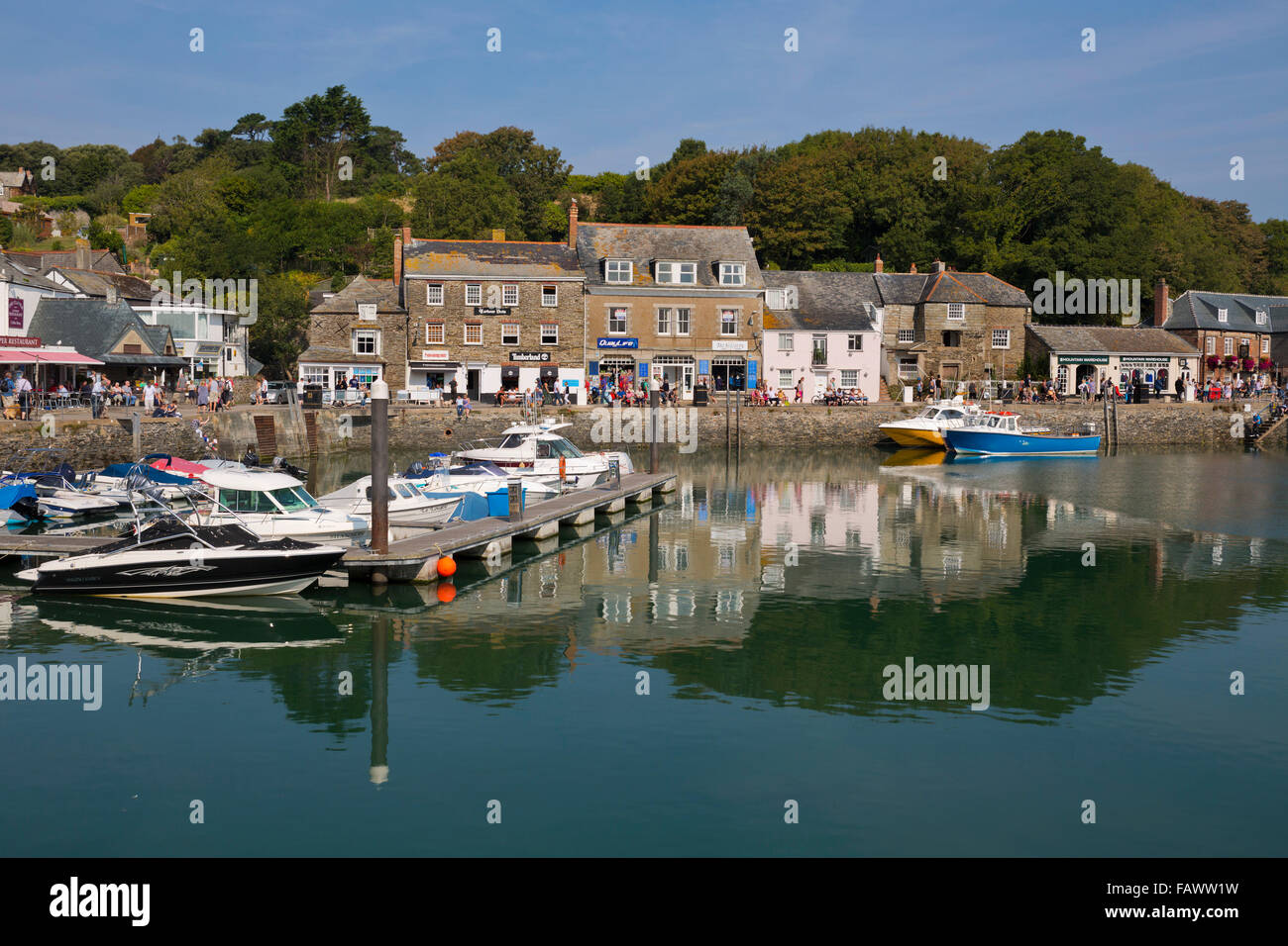 Padstow porto; barche ormeggiate Cornwall, Regno Unito Foto Stock