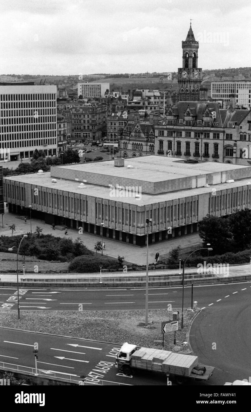 Il Municipio, Casa Provinciale e i magistrati corte dalla Bradford edificio della Biblioteca Centrale nel 1982 Foto Stock