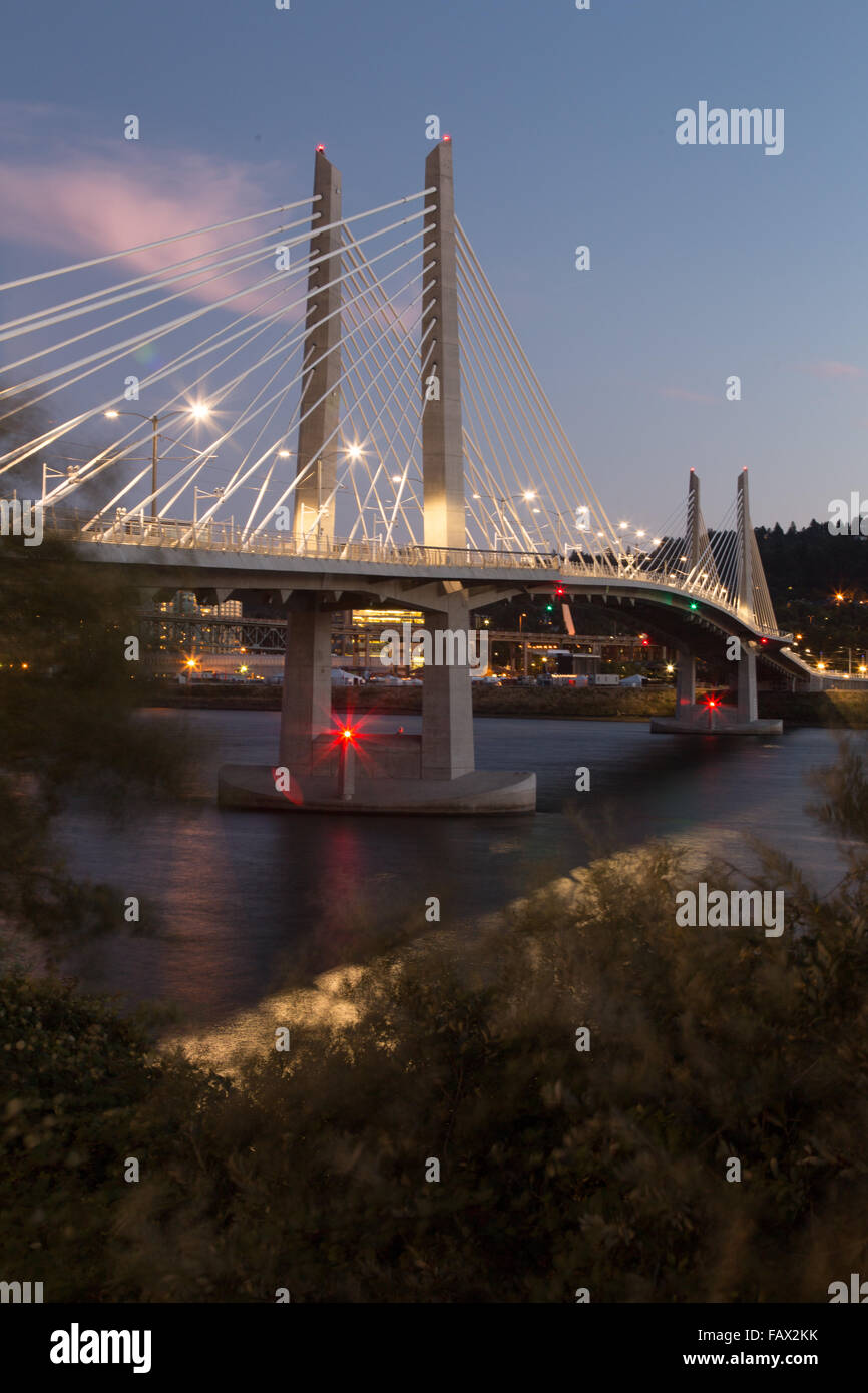 Tilikum attraversando Ponte Portland Oregon Foto Stock