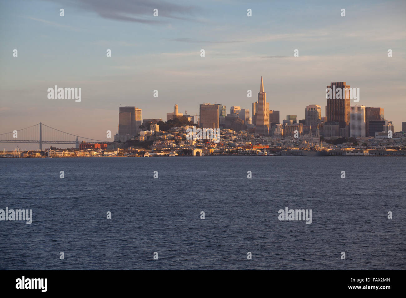 San Francisco e il Ponte della Baia Foto Stock