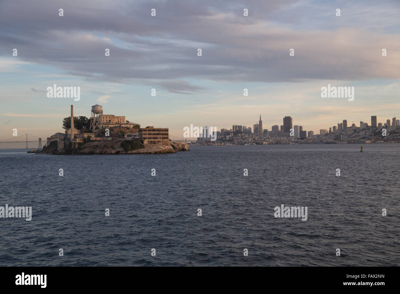 San Francisco e il Ponte della Baia di Isola di Alcatraz Foto Stock