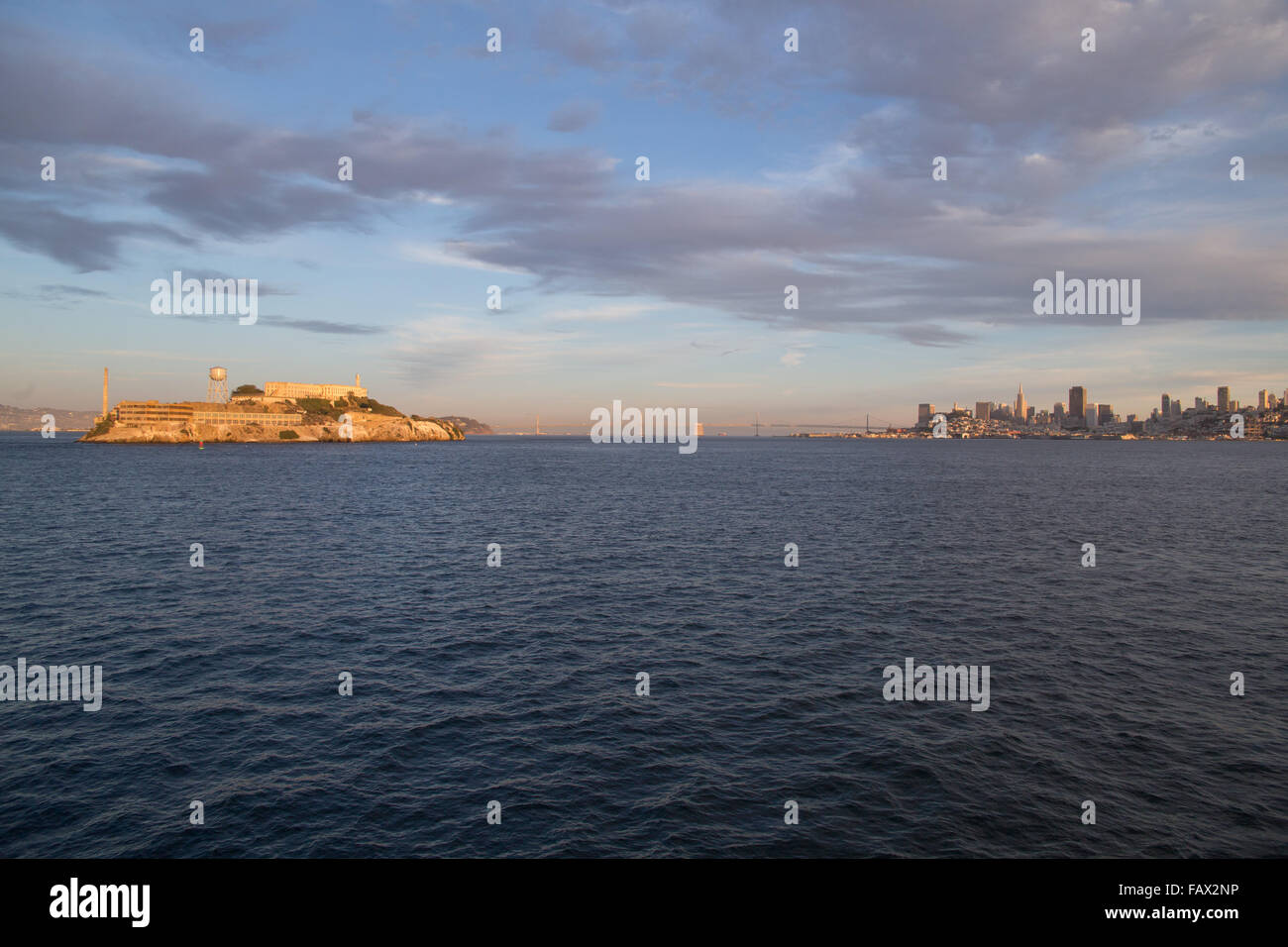 San Francisco e il Ponte della Baia di Isola di Alcatraz Foto Stock