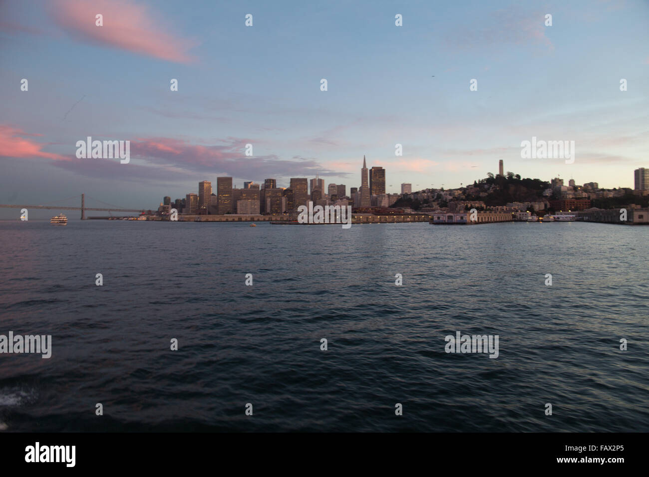 San Francisco e il Ponte della Baia Foto Stock