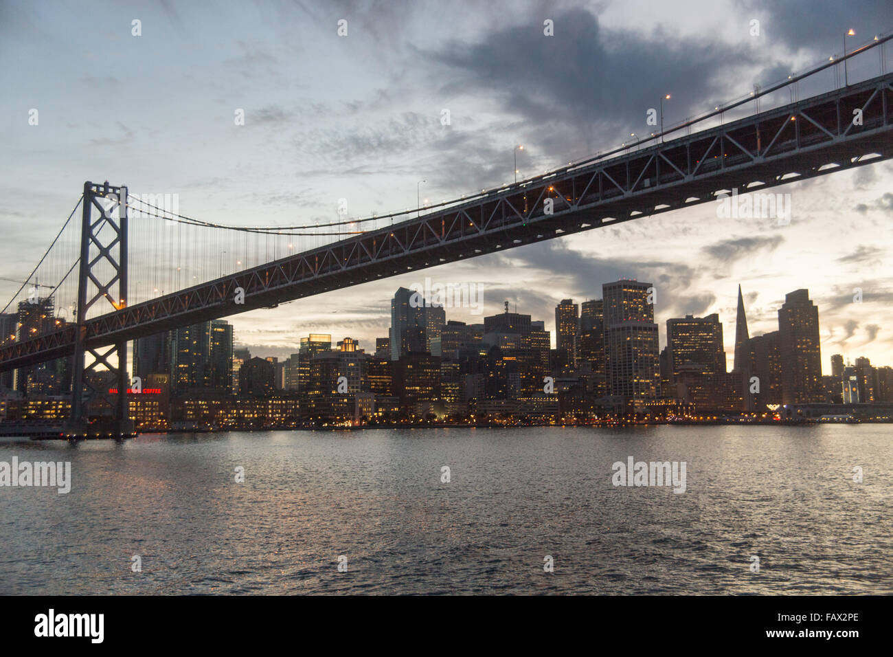 San Francisco e il Ponte della Baia Foto Stock