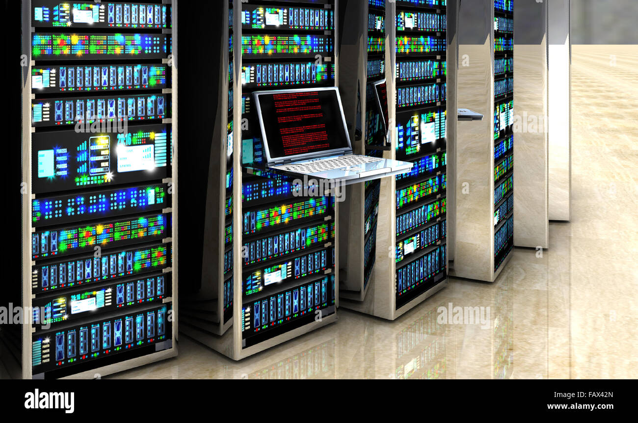 Il terminale monitor in sala server con rack server nel datacenter interno Foto Stock
