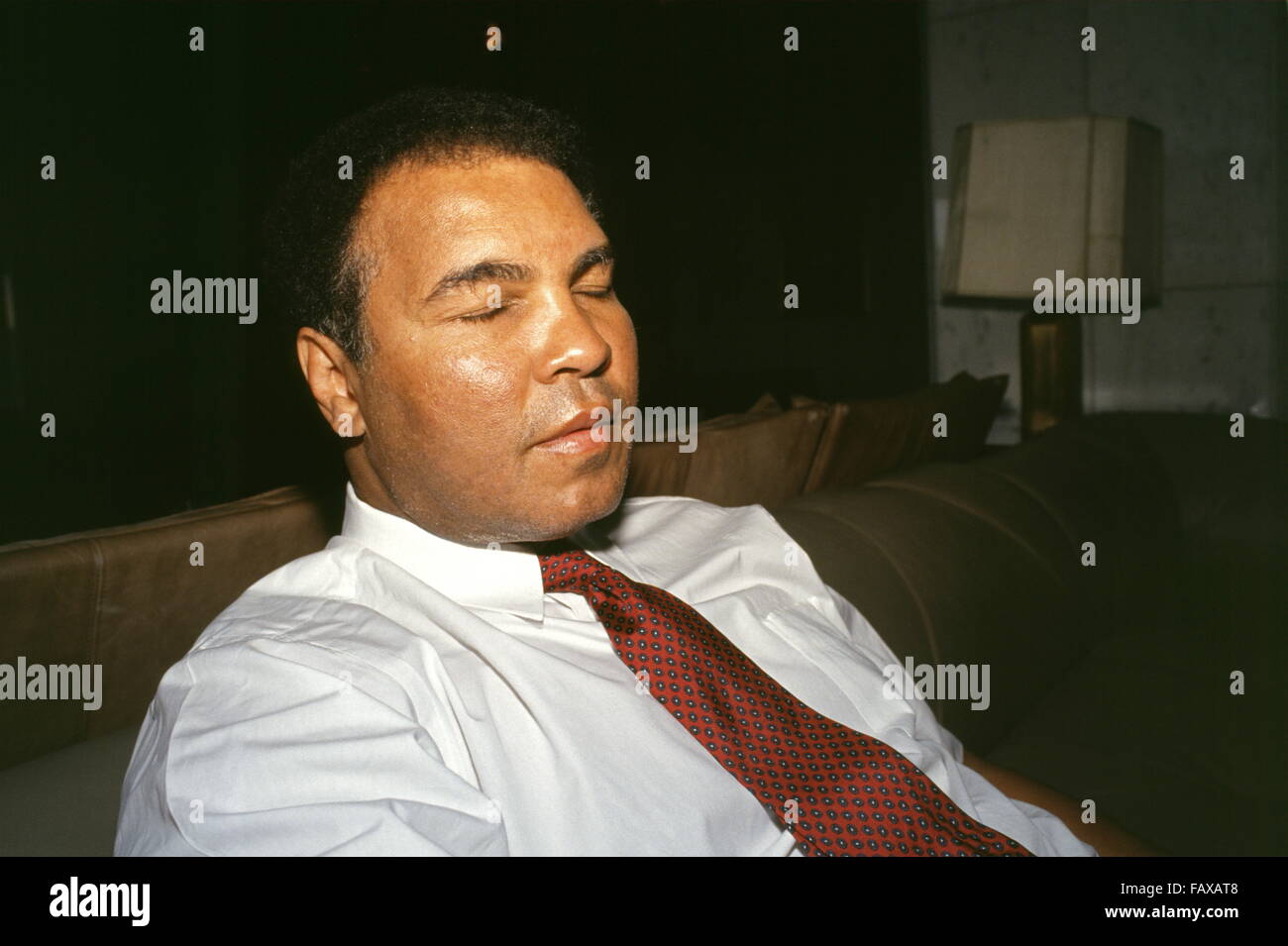 World Heavyweight Boxing champion Muhammad Ali Al Rashid Hotel a Baghdad dove egli sta cercando di vincere il rilascio di prigionieri di guerra Foto Stock